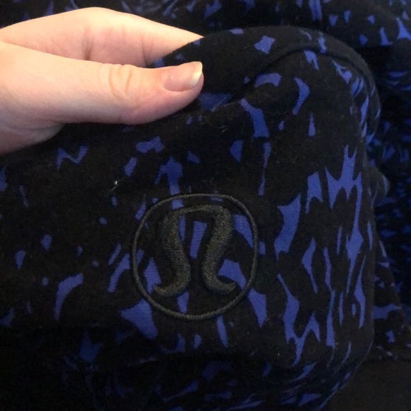 Size 6 lulu zip up - Picture 2 of 2